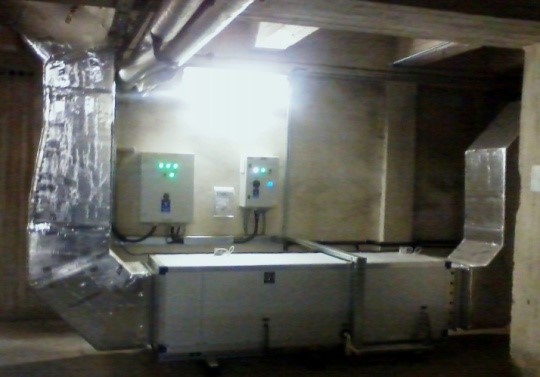Zainstalowana centrala klimatyzacji wraz z zasilaniem i sterowaniem